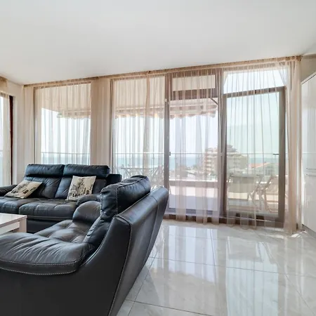 Apartcomplex Golden Bay شقة فندقية رافدا