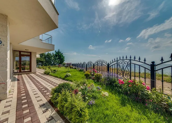 Apartcomplex Golden Bay Aparthotel