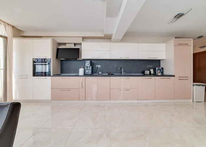 Apartcomplex Golden Bay Ράβντα