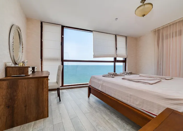 Apartcomplex Golden Bay Ράβντα