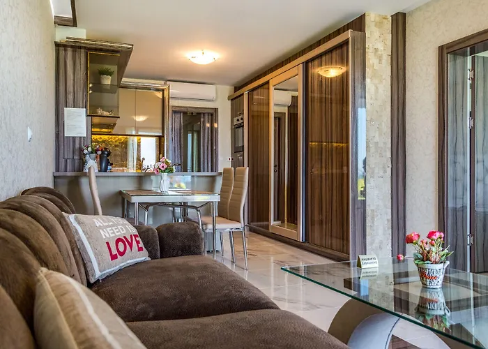 Ξενοδοχείο με διαμερίσματα Apartcomplex Golden Bay Ράβντα