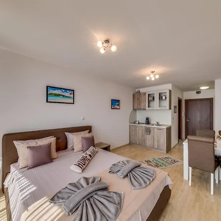 Apartcomplex Golden Bay * Ravda