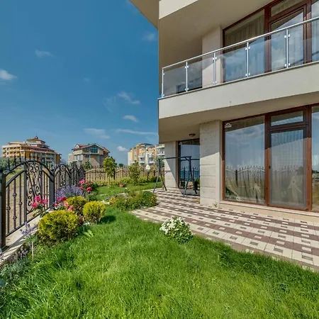 Apartcomplex Golden Bay *