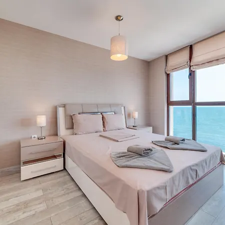 Apartcomplex Golden Bay Lejlighedshotel