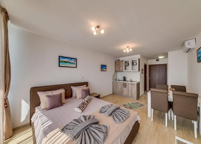 Apartcomplex Golden Bay * Равда