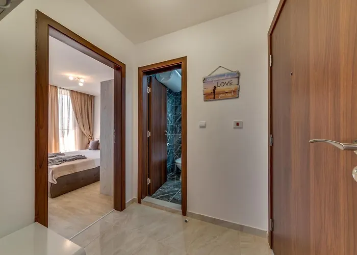 Apartcomplex Golden Bay Апартхотел *