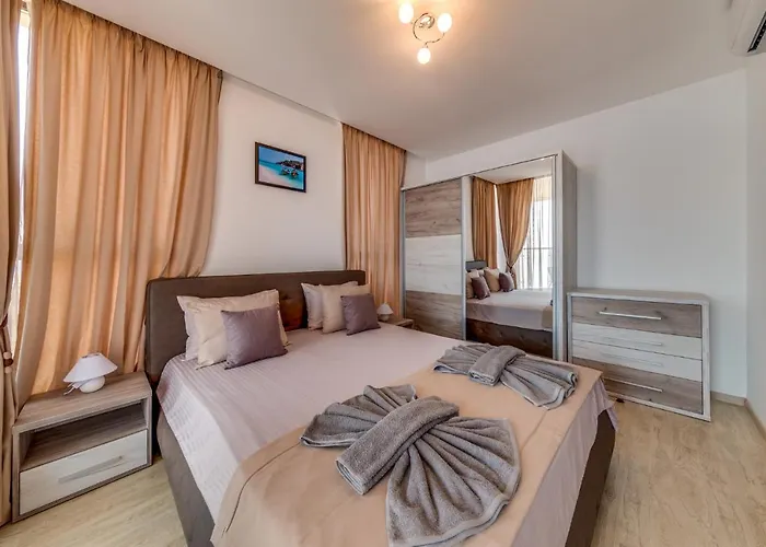 Апартхотел Apartcomplex Golden Bay Равда