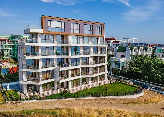 Апартхотел Apartcomplex Golden Bay Равда