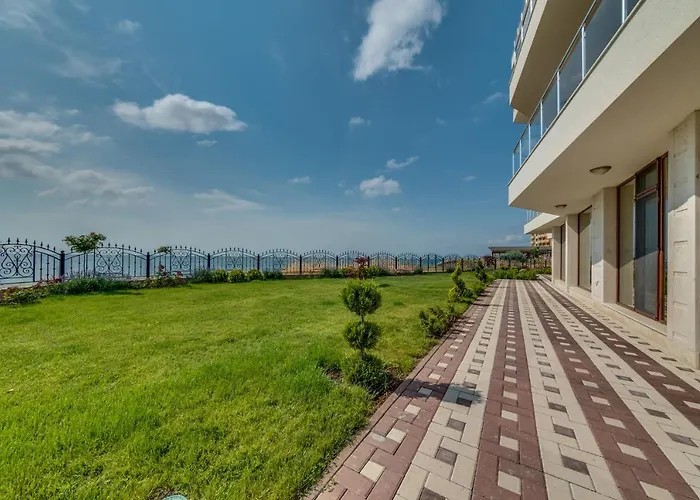 Apartcomplex Golden Bay Равда