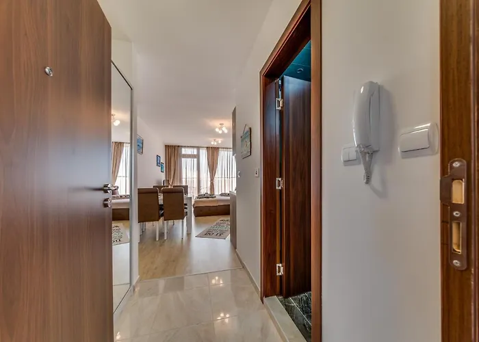 Апартхотел Apartcomplex Golden Bay Равда