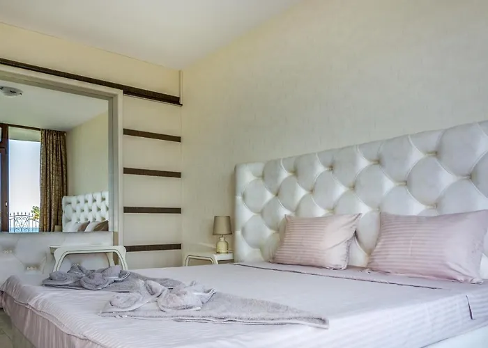 Apartcomplex Golden Bay Апартхотел Равда