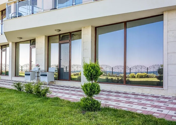 Apartcomplex Golden Bay Апартхотел Равда