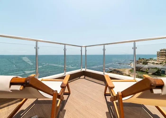 Апартхотел Apartcomplex Golden Bay