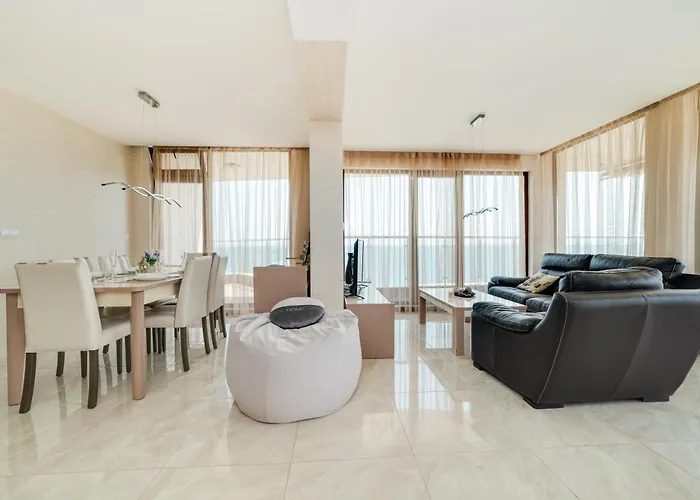 Apartcomplex Golden Bay *