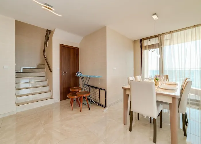 Апартхотел Apartcomplex Golden Bay Равда