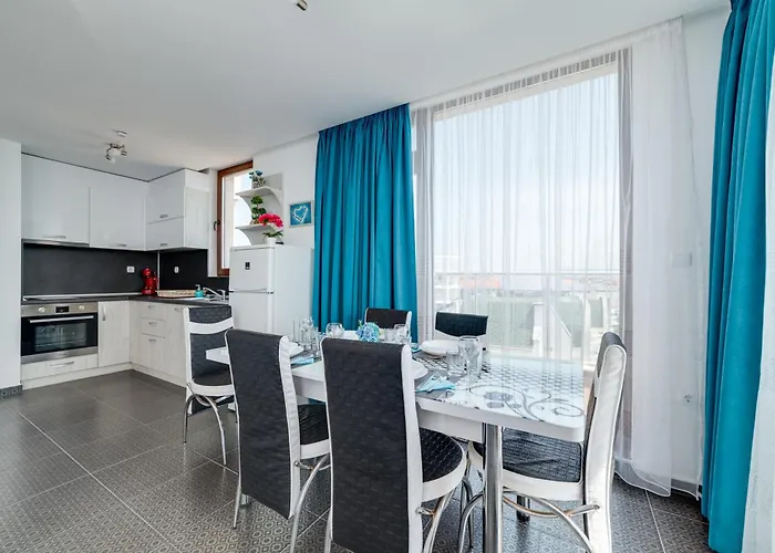 Apartcomplex Golden Bay Апартхотел *