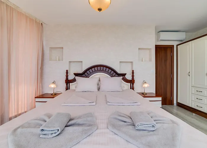 Apartcomplex Golden Bay Равда