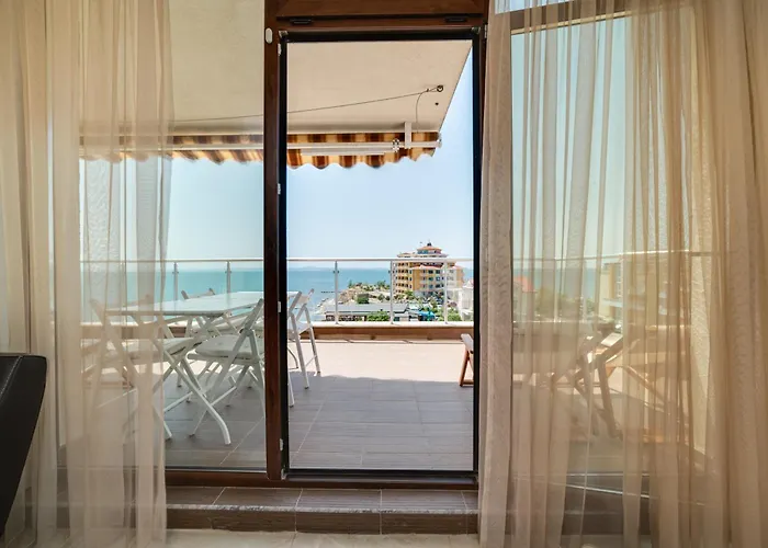 Apartcomplex Golden Bay Апартхотел