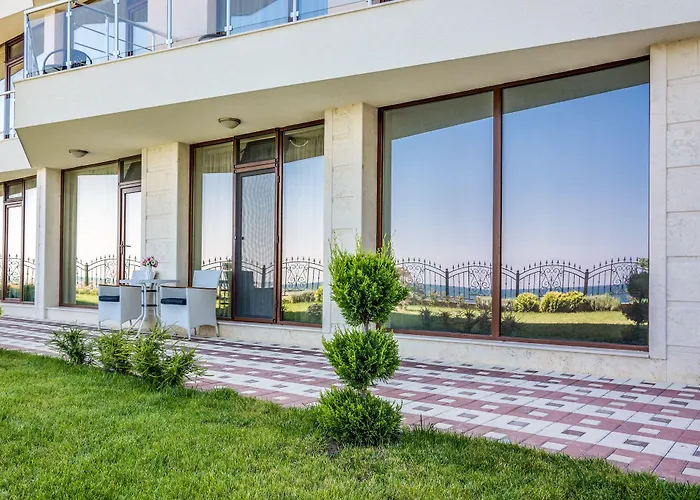 Апартхотел Apartcomplex Golden Bay