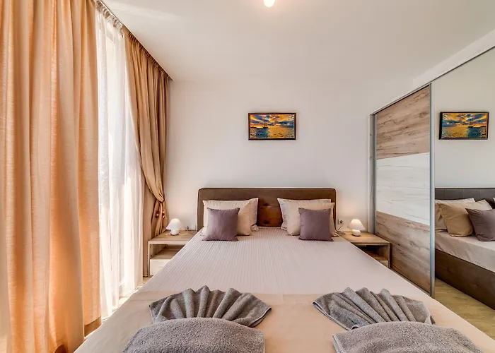 Апартхотел Apartcomplex Golden Bay