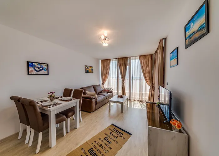 Apartcomplex Golden Bay Апартхотел *